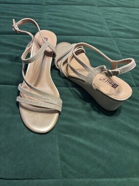 Annie Low Wedge Strappy Sandals in Champagne